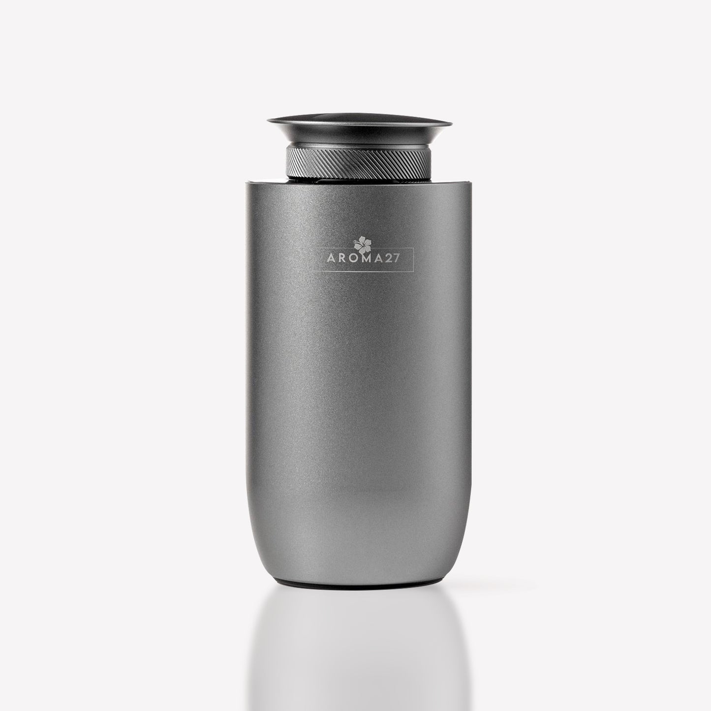 Using waterless atomization, the world of fragrance can be revealed with pure essentials oil. Features: Coverage: 400 sqf Capacity: 10ml Waterless diffuser Adjustable scent intensity Diferent timing setting (1 hour, 2 hours, 4 hours) Does not produce waste It is safe for children and pets Rechargeable battery