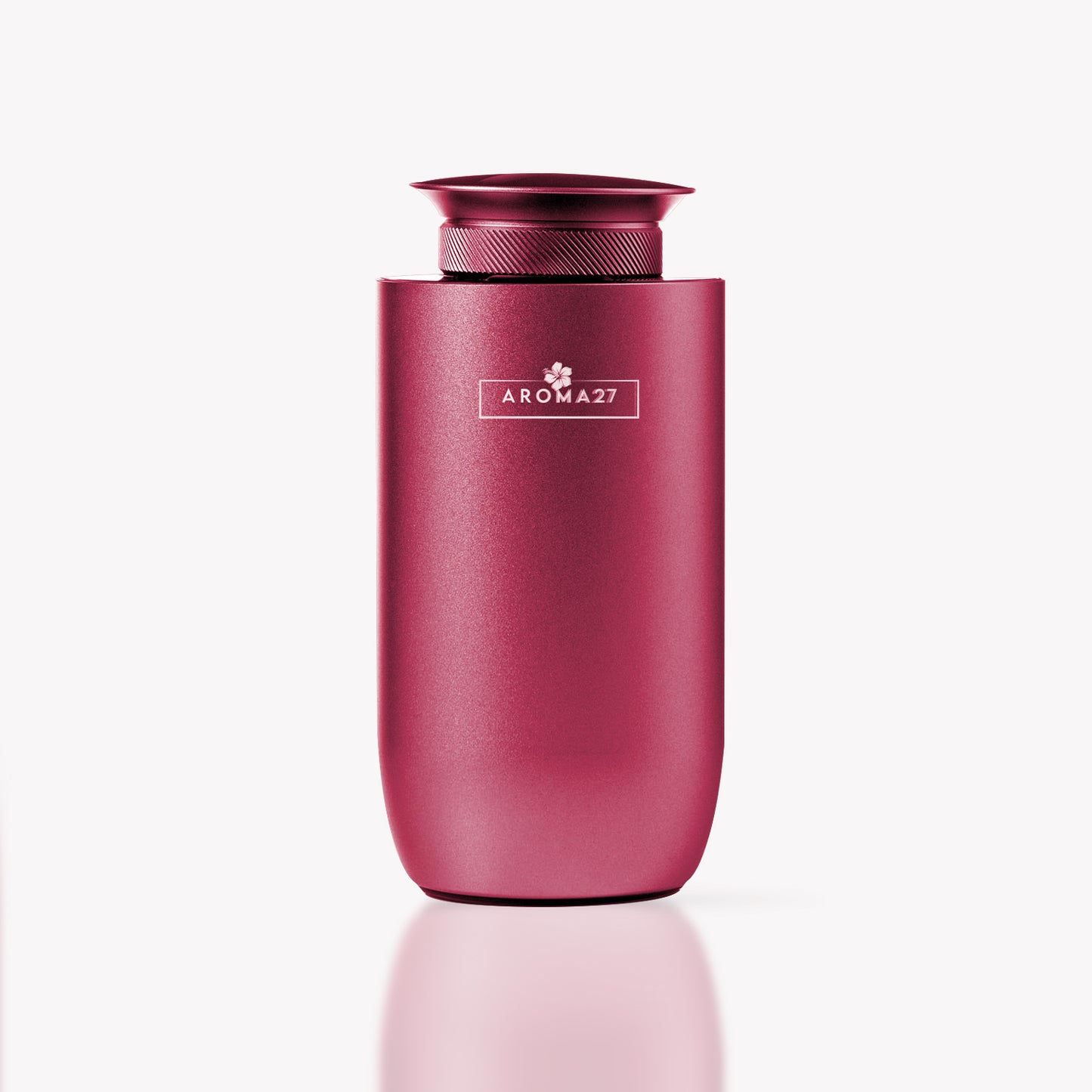 Using waterless atomization, the world of fragrance can be revealed with pure essentials oil. Features: Coverage: 400 sqf Capacity: 10ml Waterless diffuser Adjustable scent intensity Diferent timing setting (1 hour, 2 hours, 4 hours) Does not produce waste It is safe for children and pets Rechargeable battery